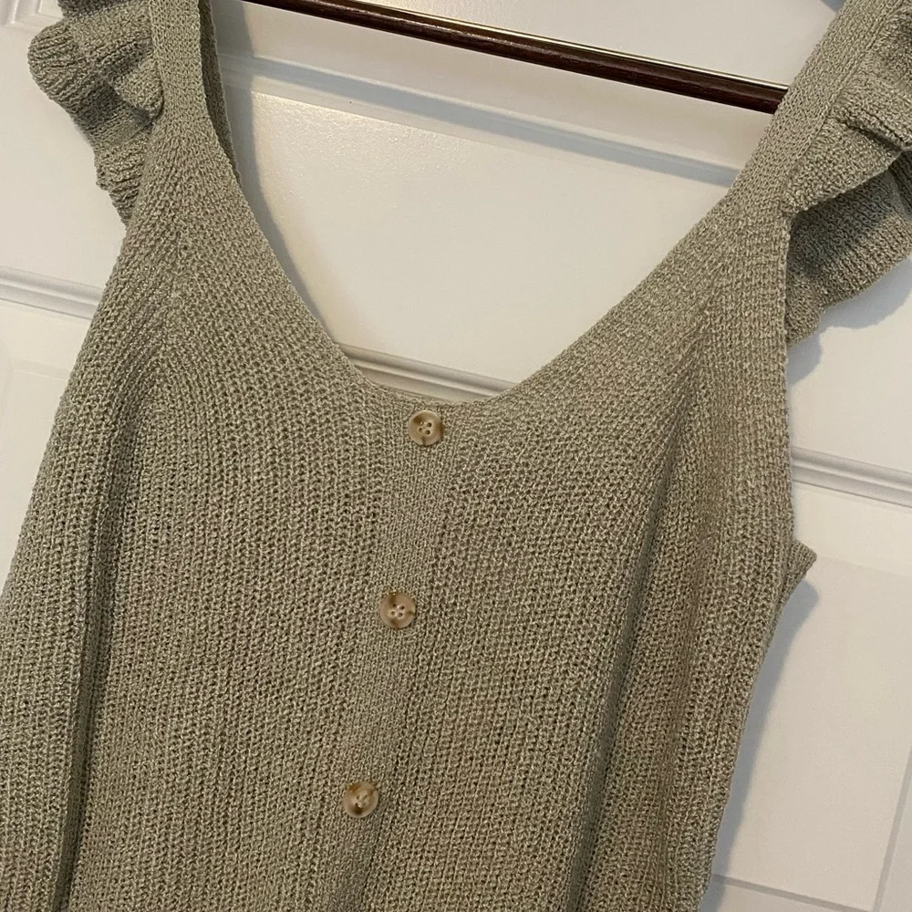 Moving Sale * NEW Mine Ruffle Sweater Size L Tan